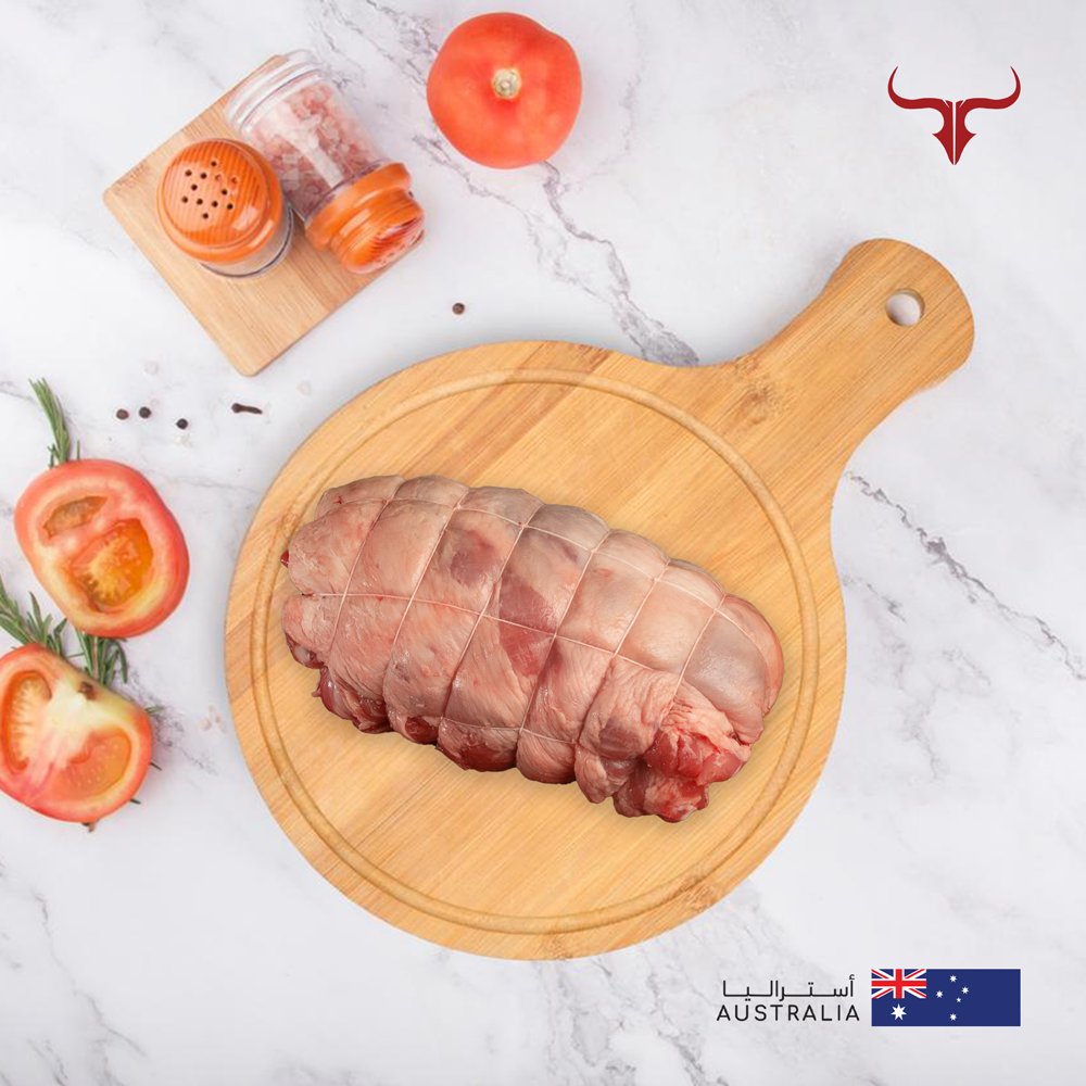 شواء فخذ لحم غنم من العشب كلاسيكي